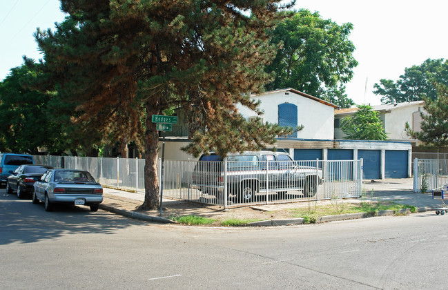 4409 E Hedges Ave in Fresno, CA - Building Photo - Building Photo