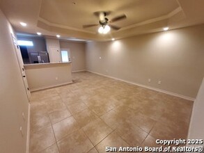 6515 Marcel Wy in San Antonio, TX - Foto de edificio - Building Photo
