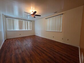 6739 S Merrill Ave in Chicago, IL - Building Photo - Building Photo