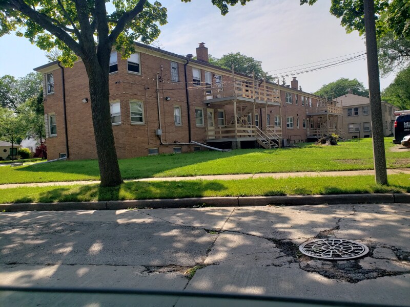 7800 W Lisbon Ave in Milwaukee, WI - Building Photo