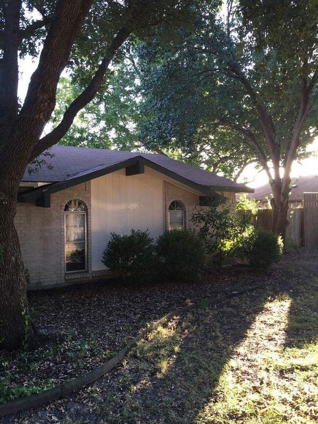 5205 Preston Trail in Garland, TX - Building Photo - Building Photo