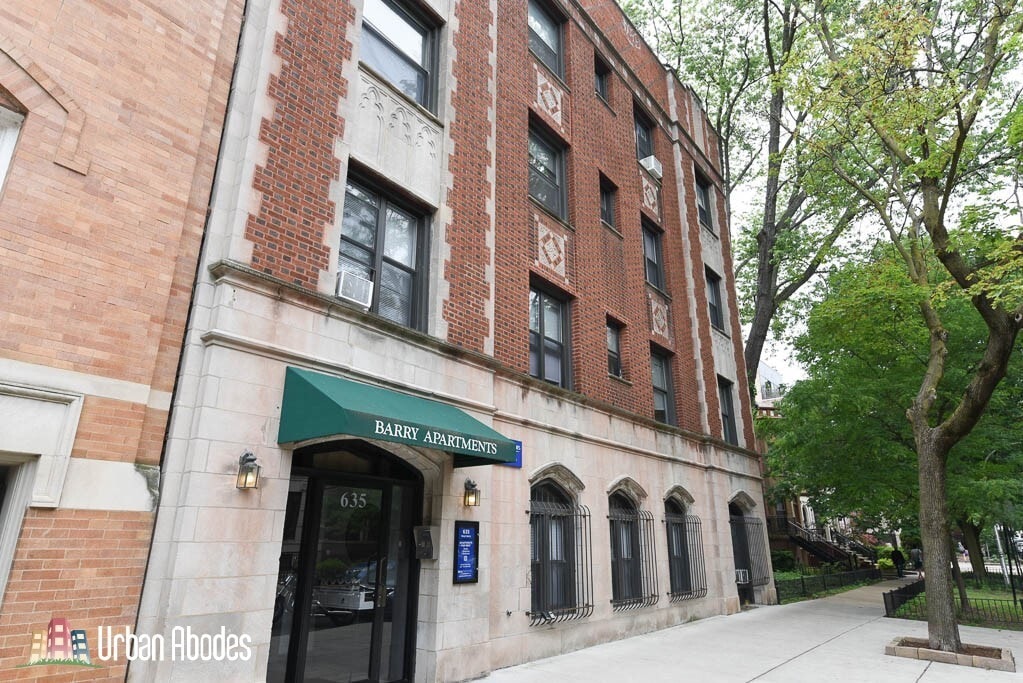 604 W Barry Ave, Unit M06B in Chicago, IL - Building Photo