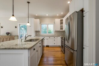 14 Burr Rd in Westport, CT - Building Photo - Building Photo