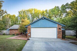 319 NE Bob White Rd in Lawton, OK - Building Photo