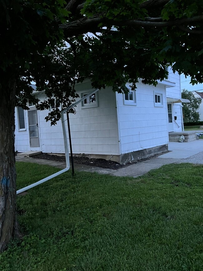 2206 Lake St in Fremont, OH - Building Photo - Building Photo