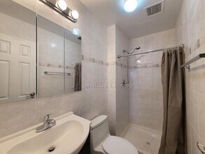 12-01 26th Ave in Queens, NY - Foto de edificio - Building Photo