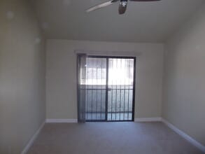1239 W Rosecrans Ave, Unit 47 in Gardena, CA - Foto de edificio - Building Photo