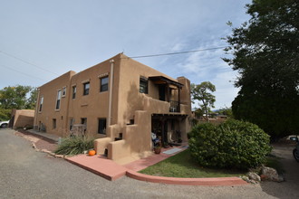 Overlooking Old Town Albuquerque in Albuquerque, NM - Foto de edificio - Other