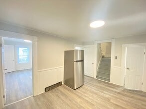 8 Parkinson Ct in Nashua, NH - Building Photo - Building Photo