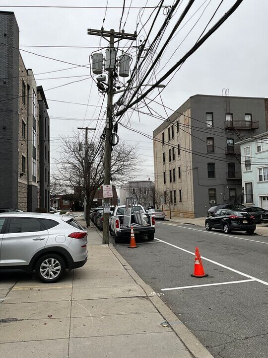 311 8th St in Union City, NJ - Building Photo