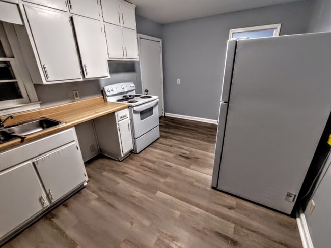 100 Willow Ave in Warner Robins, GA - Foto de edificio - Building Photo