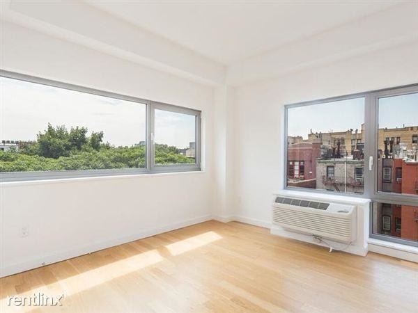 223 Sullivan St in New York, NY - Building Photo