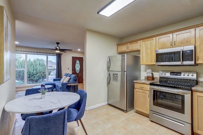 7777 Umatilla St, Unit A in Denver, CO - Foto de edificio - Building Photo