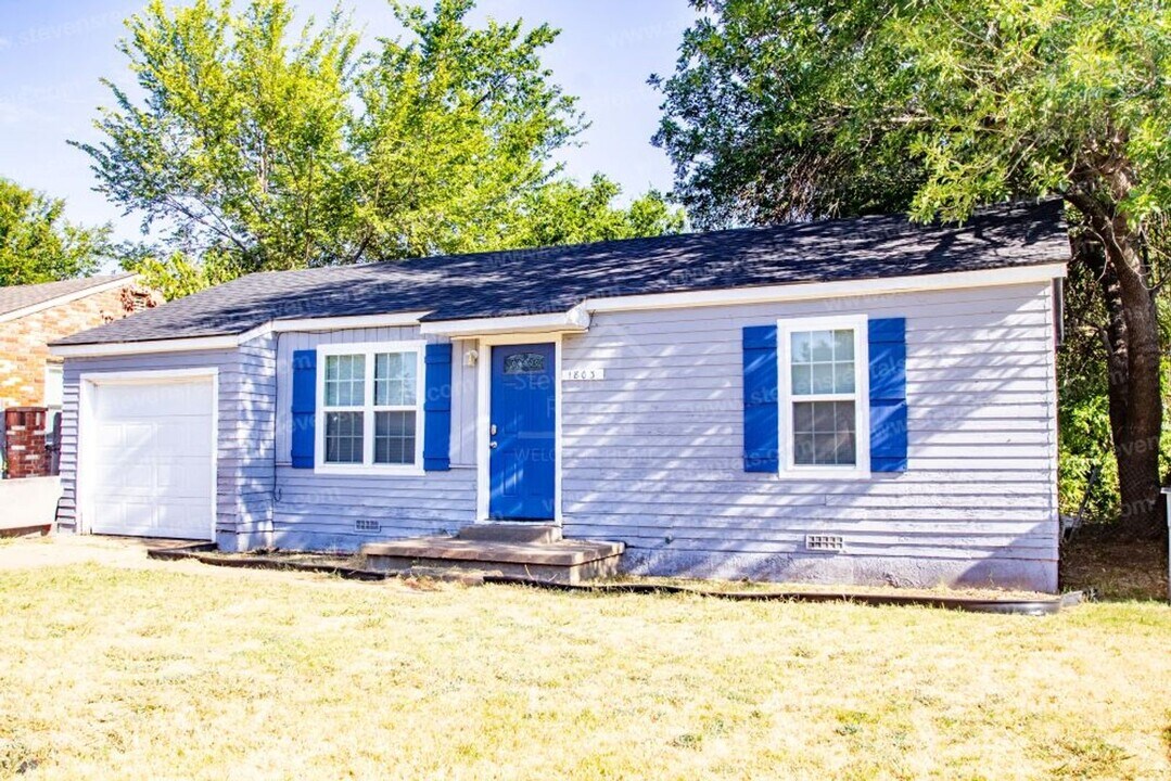 1803 NW Lindy Ave in Lawton, OK - Building Photo