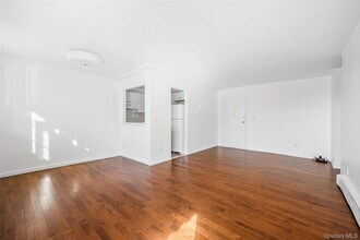 345 N Broadway in Yonkers, NY - Building Photo - Building Photo