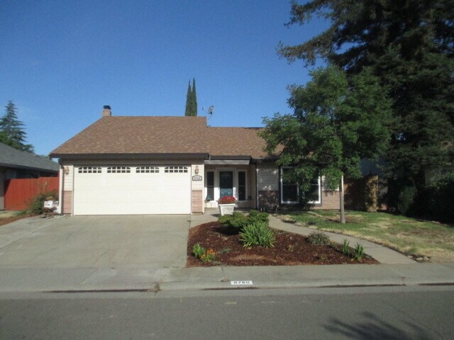 9760 Red Cedar Cir in Sacramento, CA - Building Photo