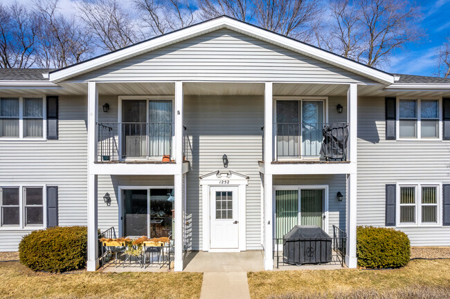 Crossroads Colony Condominiums in West Des Moines, IA - Building Photo - Building Photo