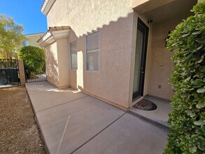 211 Duck Hollow Ave in Las Vegas, NV - Building Photo - Building Photo
