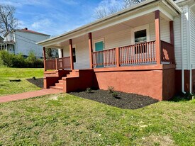 626 Monroe St in Danville, VA - Building Photo