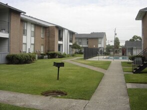 Britany Village in Pasadena, TX - Foto de edificio - Building Photo