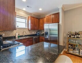 1325 W Fillmore St, Unit 1325 W Fillmore in Chicago, IL - Building Photo - Building Photo