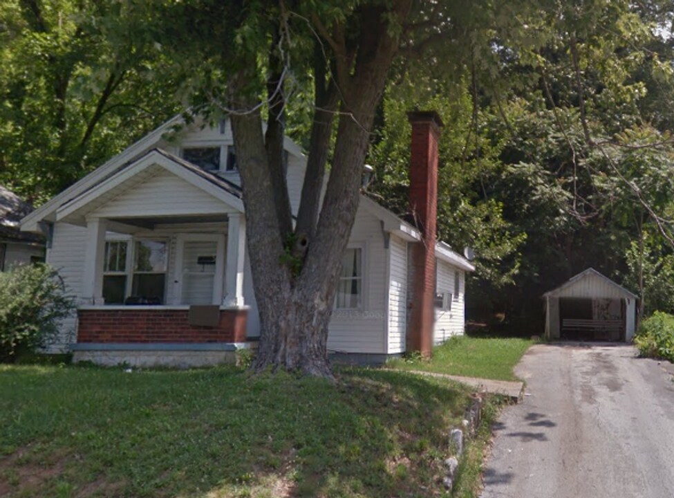 1202 Cates St in Hopkinsville, KY - Building Photo