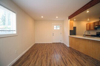 6214 SE 51st Ave in Portland, OR - Building Photo - Building Photo