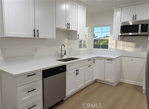 5912 Carpenter Ave in Los Angeles, CA - Building Photo - Building Photo