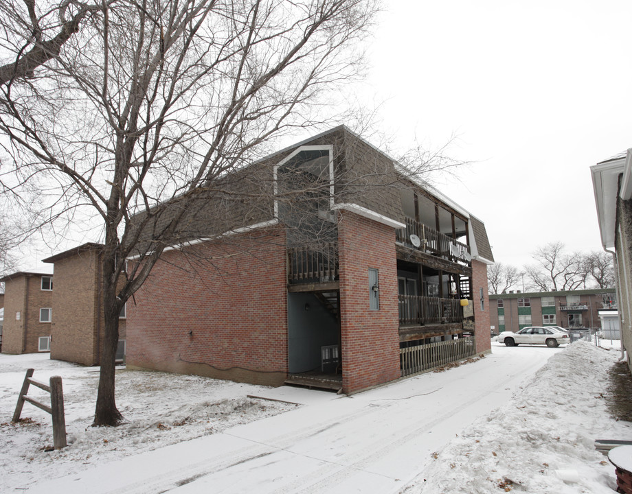 702 S 19th St in Lincoln, NE - Building Photo