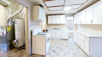 412 Lakeway Dr in Bellingham, WA - Building Photo - Building Photo