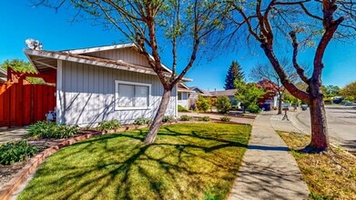 1863 Tonja Way in Santa Rosa, CA - Building Photo - Building Photo