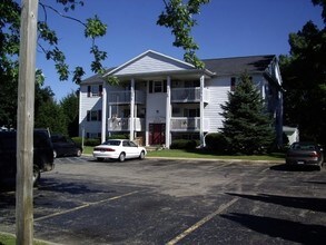 Westland Park Apartments in Mattawan, MI - Building Photo - Building Photo