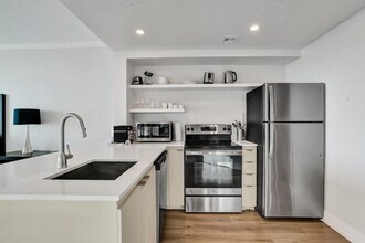 2889 McFarlane Rd in Miami, FL - Building Photo - Building Photo