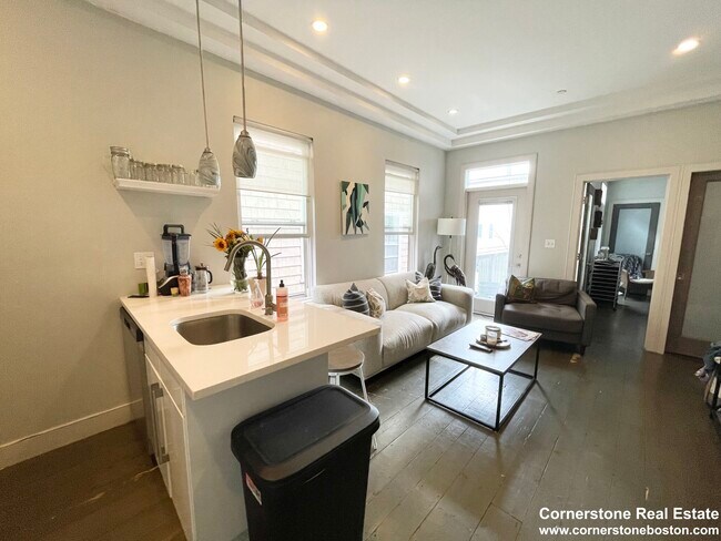 24 Washburn St, Unit 2 in Boston, MA - Building Photo - Building Photo