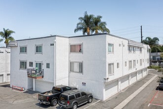 Stonewood Apartments in Brea, CA - Foto de edificio - Building Photo
