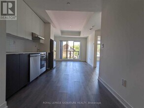 160 Canon Jackson Dr in Toronto, ON - Building Photo - Building Photo