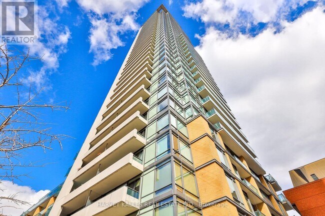 18-318 Yorkville Ave