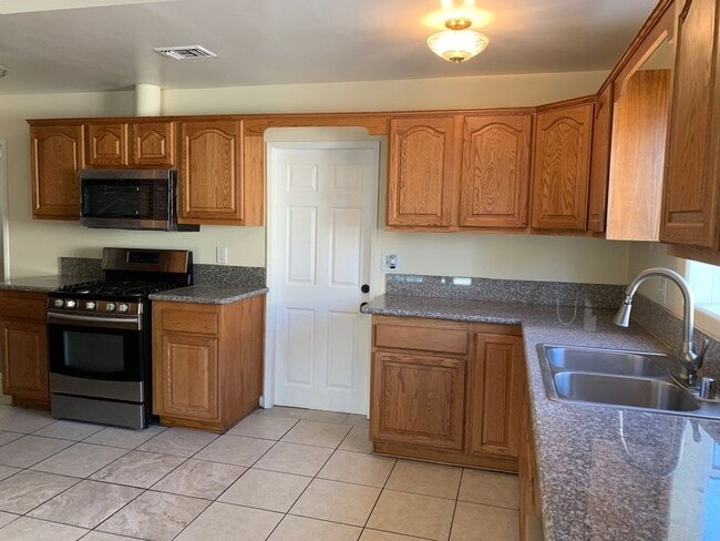 1320 3 Ranch Rd in Duarte, CA - Foto de edificio - Building Photo