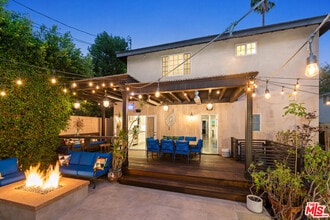 711 Huntley Dr in West Hollywood, CA - Building Photo - Building Photo
