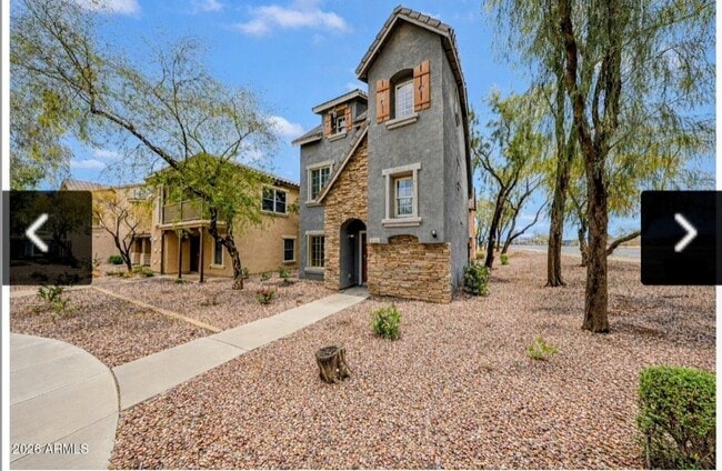 5744 S 21st Pl in Phoenix, AZ - Foto de edificio - Building Photo