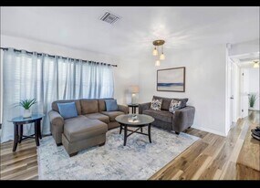 8199 115th St N in Seminole, FL - Building Photo
