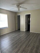 1052 Doyle Rd in Deltona, FL - Building Photo - Building Photo