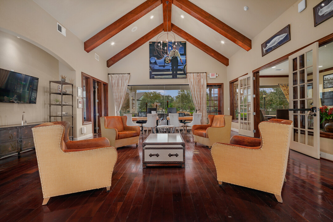 West Oaks in San Antonio, TX - Building Photo