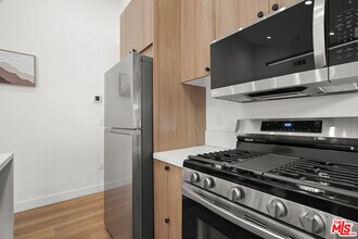 1333 N June St in Los Angeles, CA - Building Photo - Building Photo