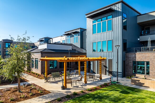 Bear Hollow Estates in Rancho Cordova, CA - Foto de edificio - Building Photo