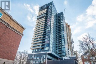 370 Martha St in Burlington, ON - Building Photo