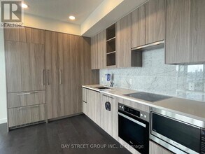 95-2695 McMahon Dr in Toronto, ON - Building Photo - Building Photo