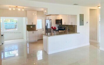 1810 SW 22nd Ave in Fort Lauderdale, FL - Building Photo - Building Photo