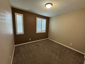 145 W Questa Trail in Tracy, CA - Building Photo - Building Photo