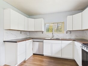 3205 Repp Rd in North Pole, AK - Building Photo - Building Photo